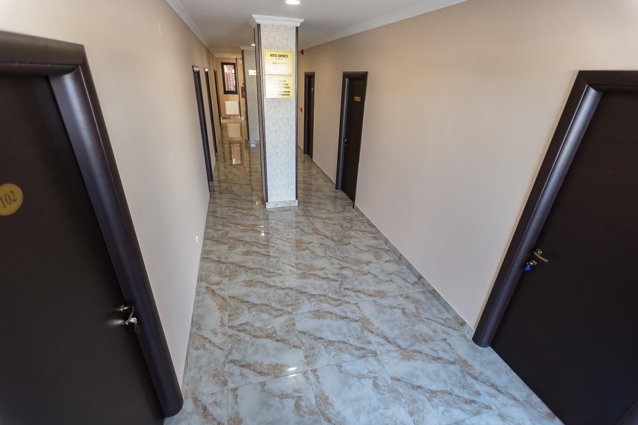 Express Residence Braila Bagian luar foto